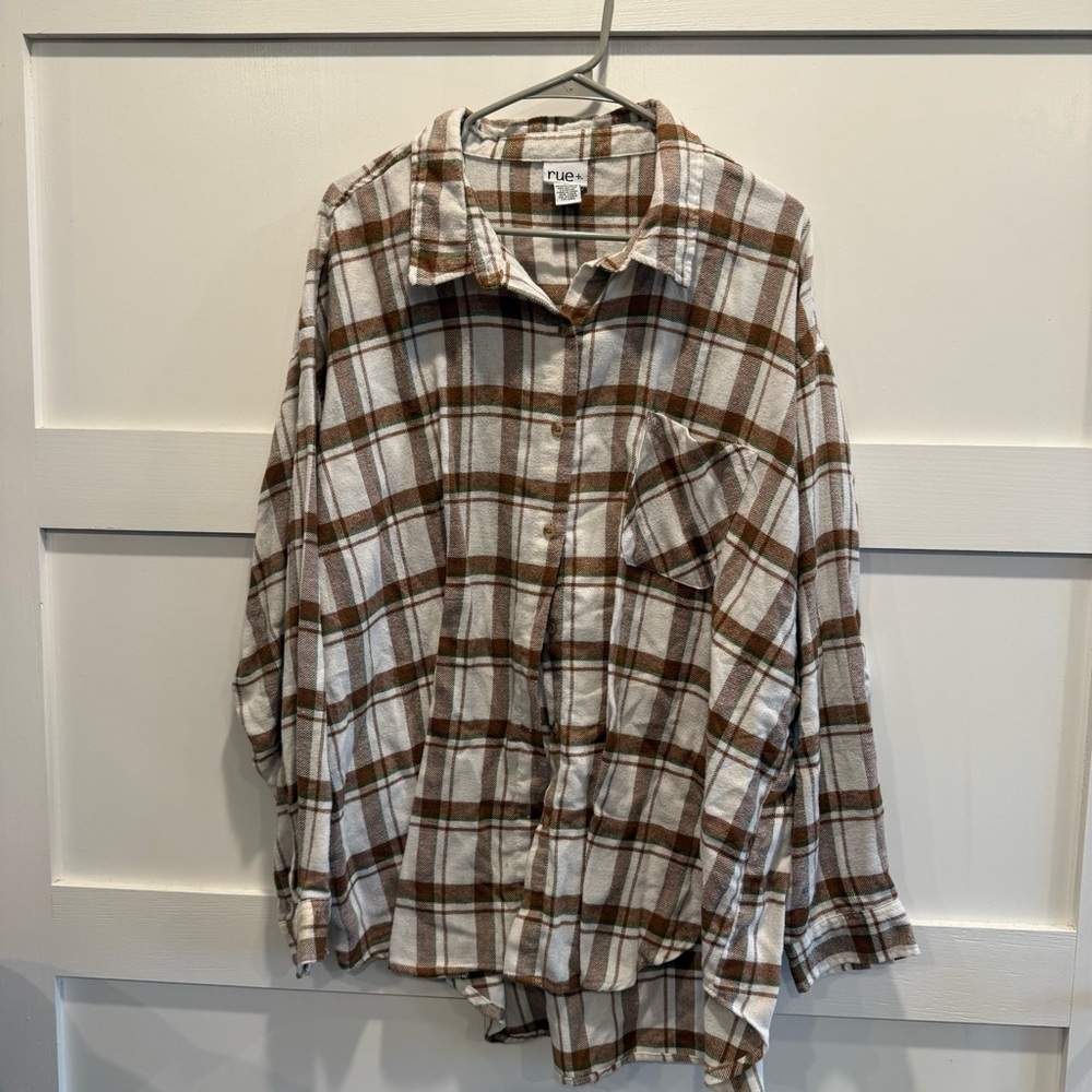 Rue21 Women’s White and Brown Plaid Flannel